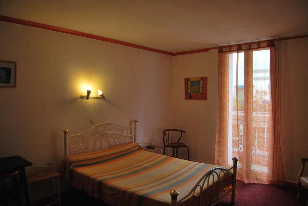 Le Revelois Restaurant Hotel Beziers Room photo